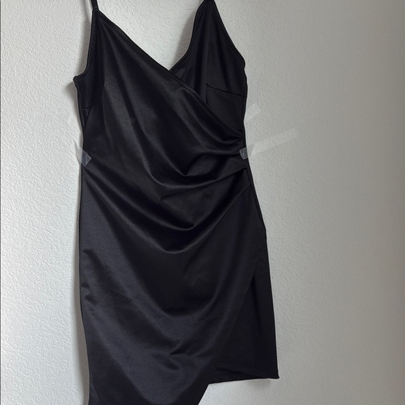 Elegant Black Draped Dress IRIS - Picture 4 of 10